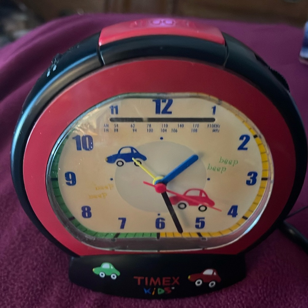 VINTAGE TIMEX KIDS AM/ FM ALARM CLOCK